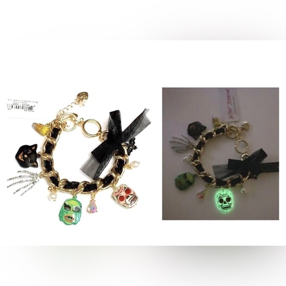 ☠️🦇Betsey Johnson Halloween Charm Bracelet  with Glow in the Dark Charm🦇☠️NWT - Picture 3 of 12